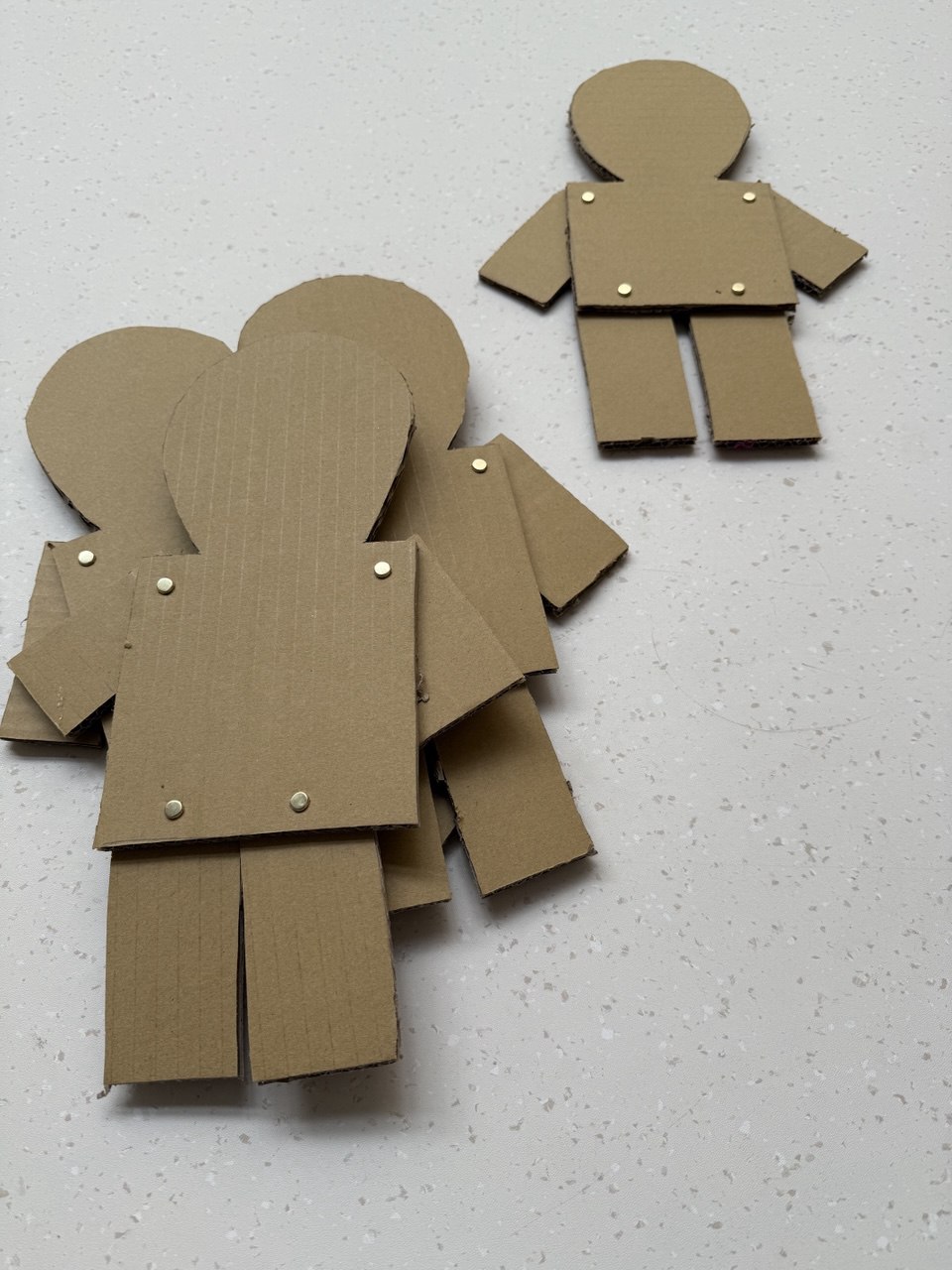 من مراعاة الموظف إلى أمان الطفل: بدايات الكفاءات في بيئات الطفولة